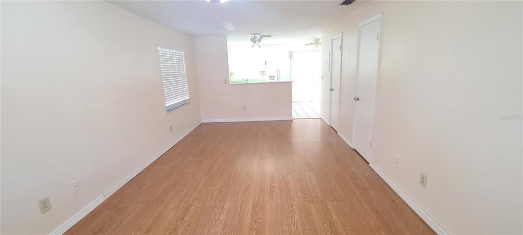 出租: $1,400 (2 贝兹, 1 浴室, 1024 平方英尺)