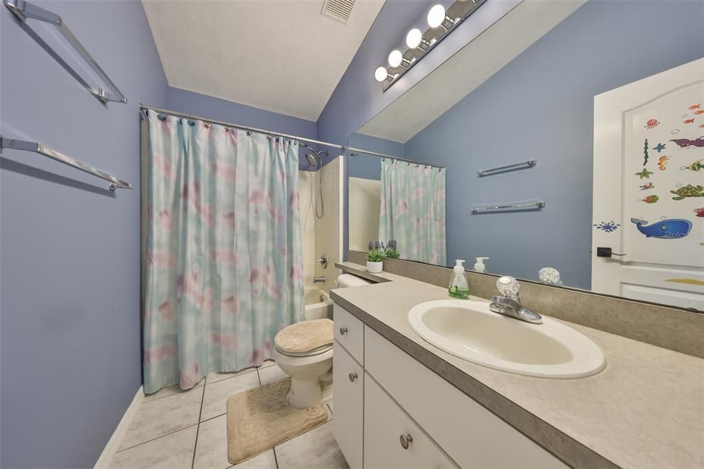 На продажу: $320,000 (4 спален, 2 ванн, 1544 Квадратных фут)