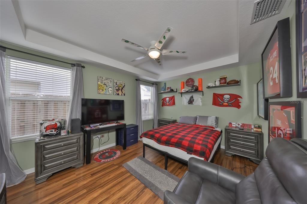 На продажу: $320,000 (4 спален, 2 ванн, 1544 Квадратных фут)