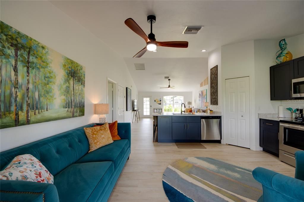 For Sale: $329,000 (3 beds, 2 baths, 1431 Square Feet)