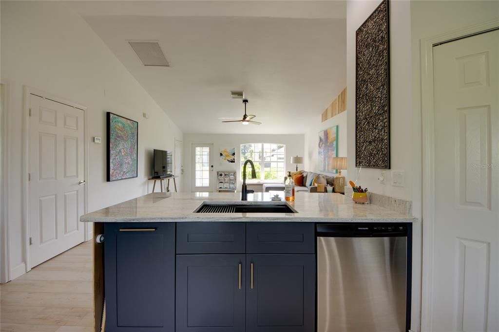 For Sale: $329,000 (3 beds, 2 baths, 1431 Square Feet)