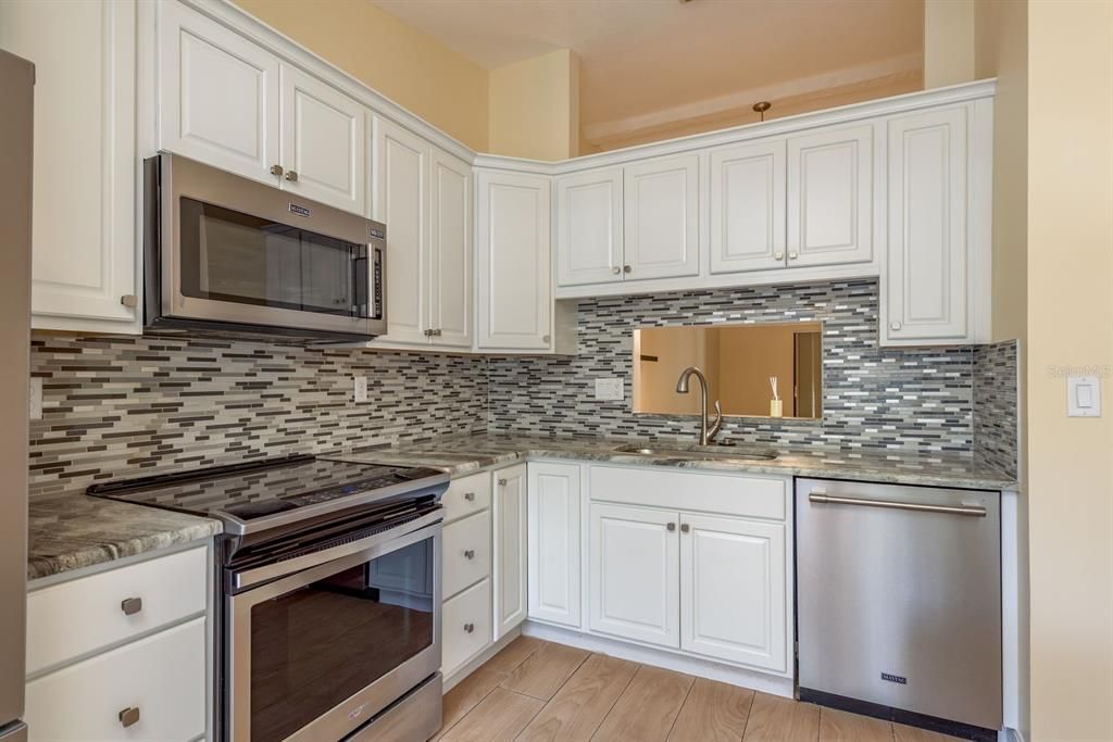 For Sale: $225,000 (2 beds, 2 baths, 1177 Square Feet)