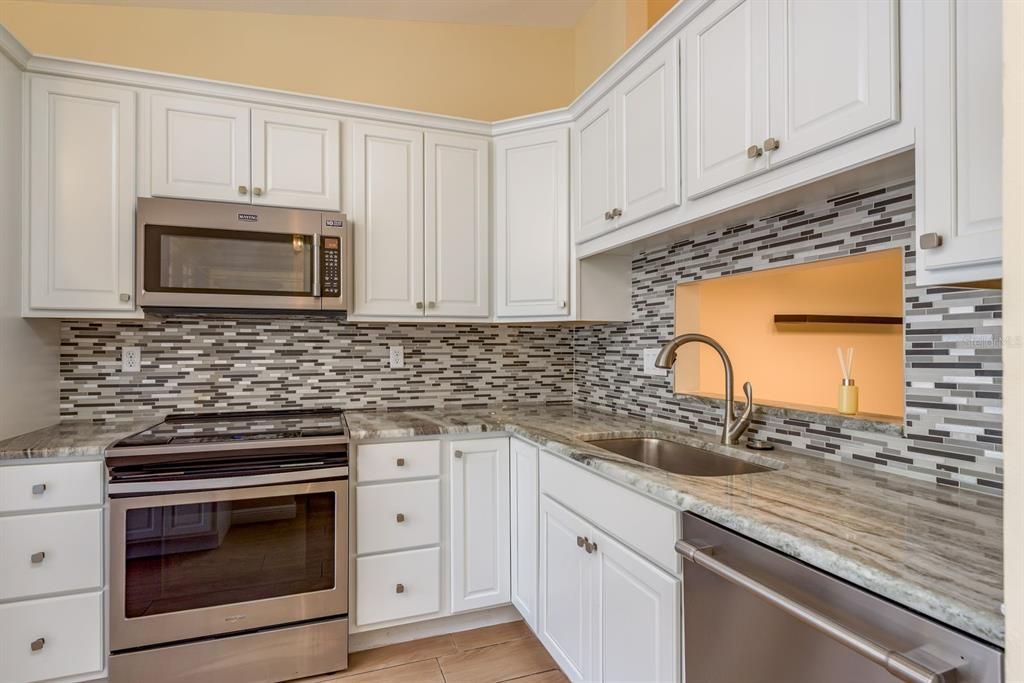 For Sale: $225,000 (2 beds, 2 baths, 1177 Square Feet)