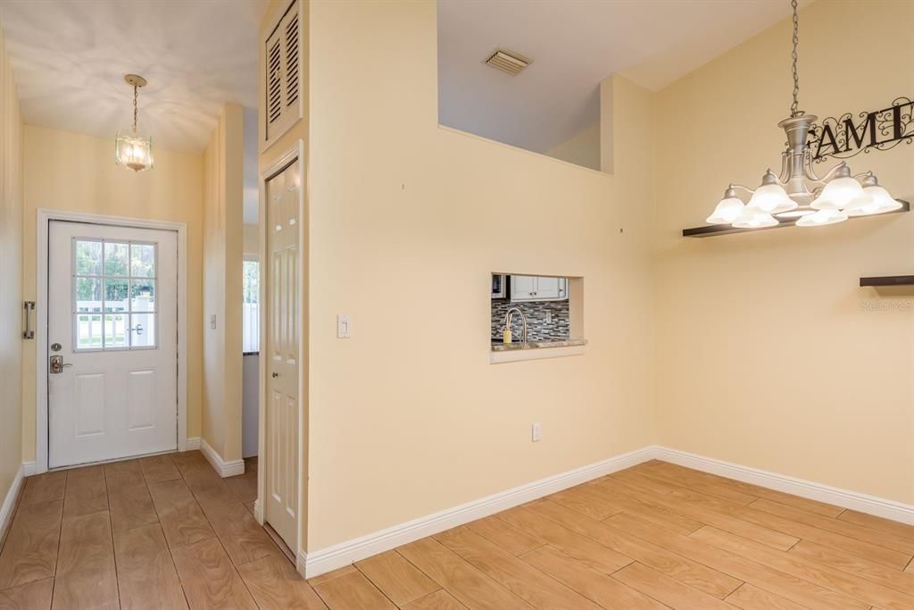 For Sale: $225,000 (2 beds, 2 baths, 1177 Square Feet)