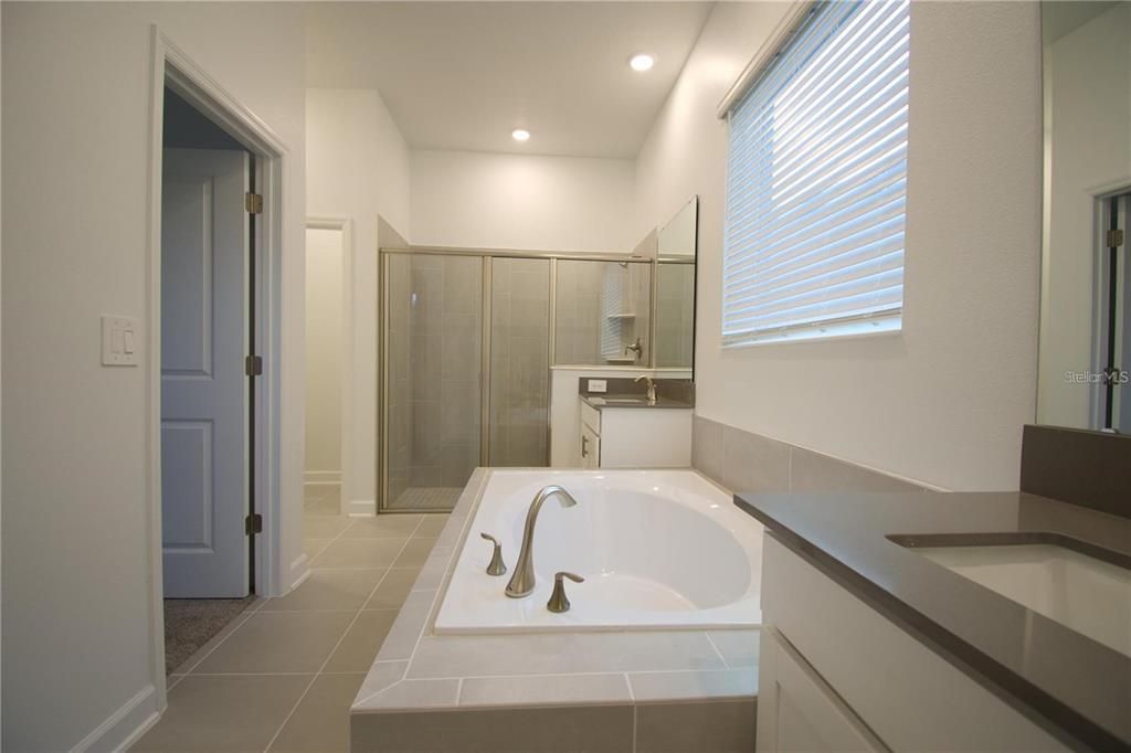 出租: $2,900 (3 贝兹, 2 浴室, 2650 平方英尺)