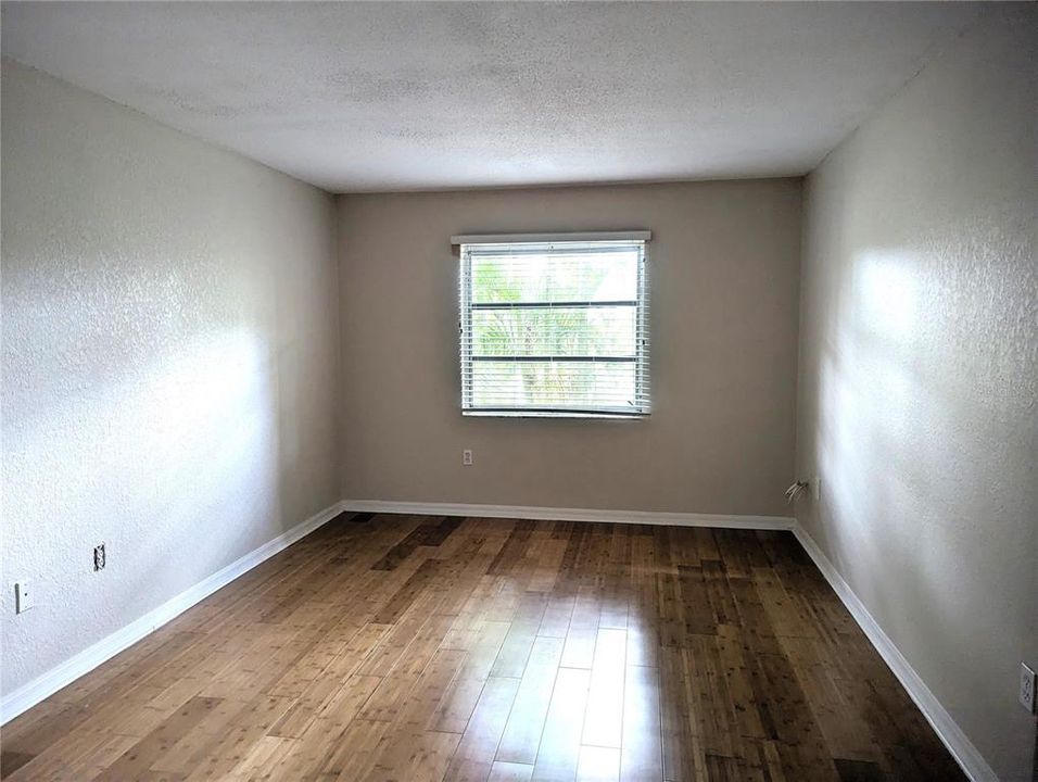 待售: $169,999 (1 贝兹, 1 浴室, 800 平方英尺)