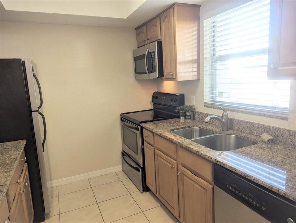 待售: $169,999 (1 贝兹, 1 浴室, 800 平方英尺)