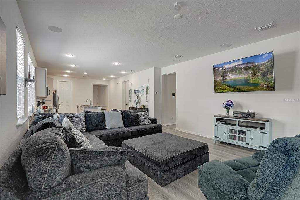 For Sale: $300,000 (4 beds, 2 baths, 1879 Square Feet)