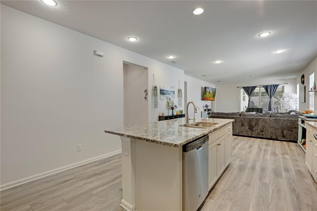 For Sale: $300,000 (4 beds, 2 baths, 1879 Square Feet)