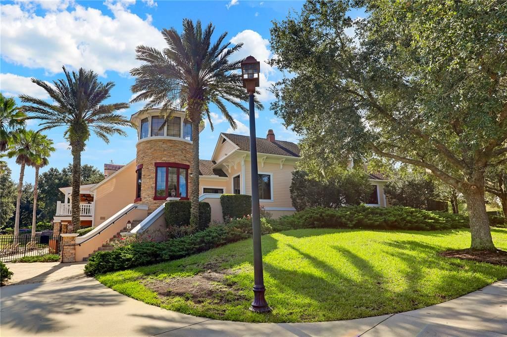 For Sale: $300,000 (4 beds, 2 baths, 1879 Square Feet)