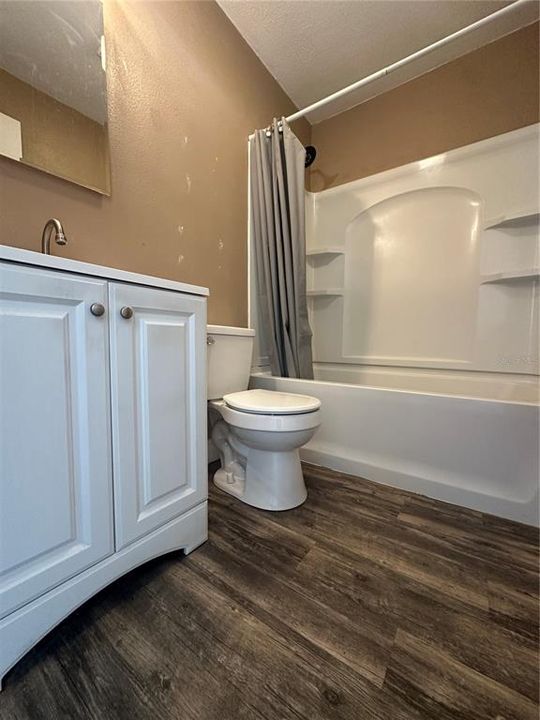 合同活跃: $189,900 (3 贝兹, 1 浴室, 1051 平方英尺)