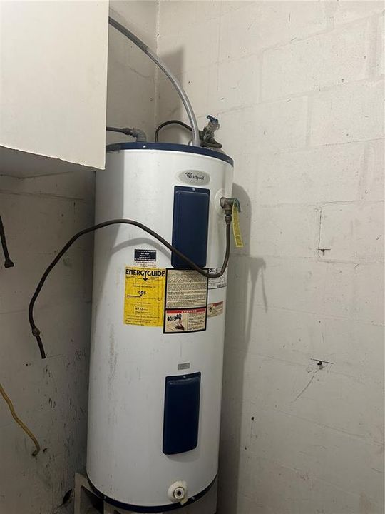 合同活跃: $189,900 (3 贝兹, 1 浴室, 1051 平方英尺)