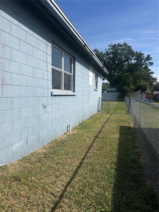 合同活跃: $189,900 (3 贝兹, 1 浴室, 1051 平方英尺)