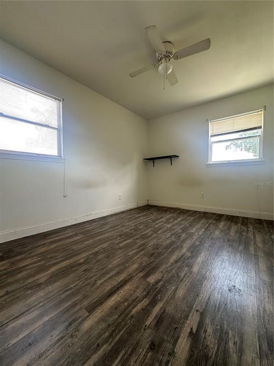 合同活跃: $189,900 (3 贝兹, 1 浴室, 1051 平方英尺)