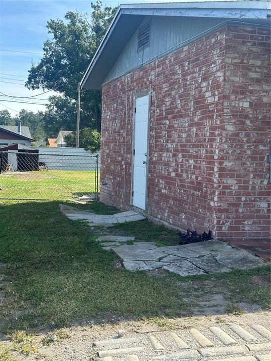 合同活跃: $189,900 (3 贝兹, 1 浴室, 1051 平方英尺)