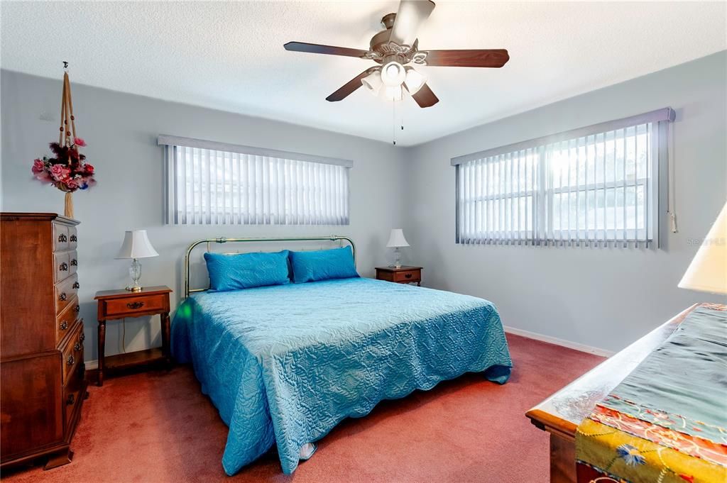 待售: $290,000 (2 贝兹, 2 浴室, 1480 平方英尺)