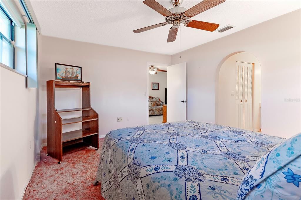 待售: $290,000 (2 贝兹, 2 浴室, 1480 平方英尺)