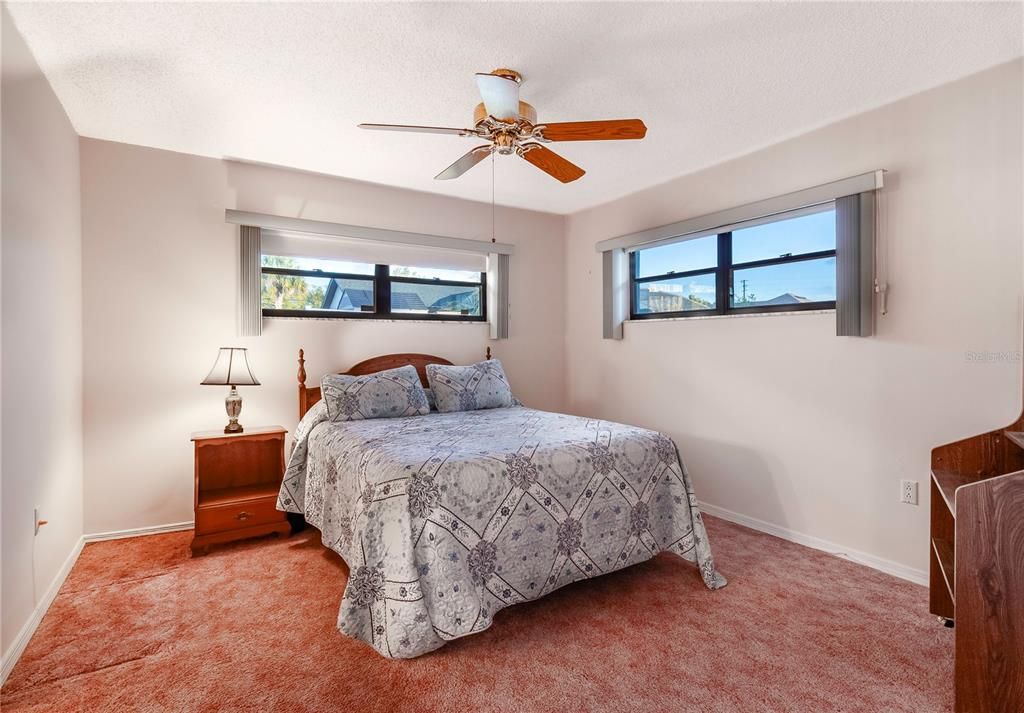 待售: $290,000 (2 贝兹, 2 浴室, 1480 平方英尺)