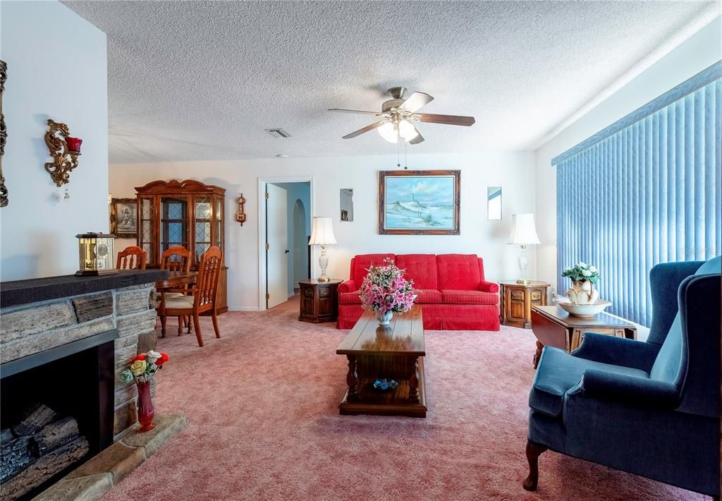 待售: $290,000 (2 贝兹, 2 浴室, 1480 平方英尺)