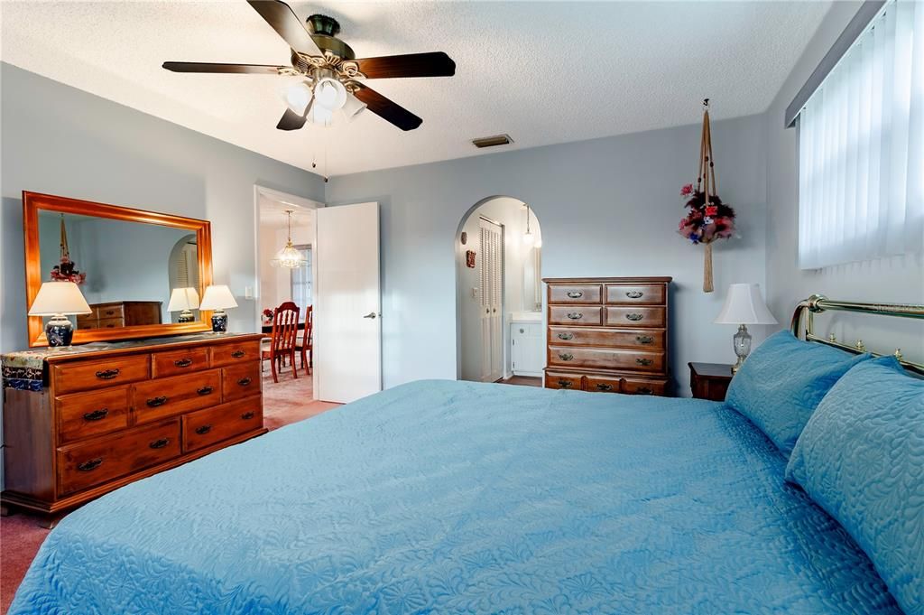 待售: $290,000 (2 贝兹, 2 浴室, 1480 平方英尺)