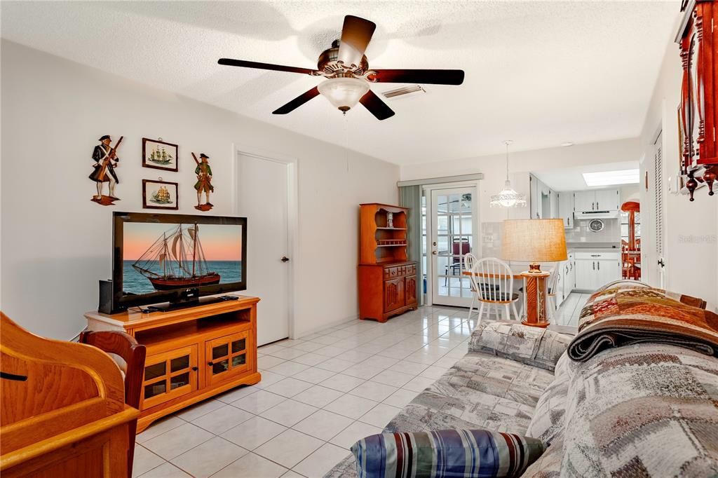 待售: $290,000 (2 贝兹, 2 浴室, 1480 平方英尺)