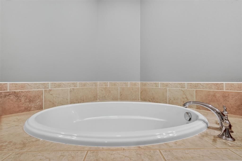 For Sale: $425,000 (2 beds, 2 baths, 1600 Square Feet)