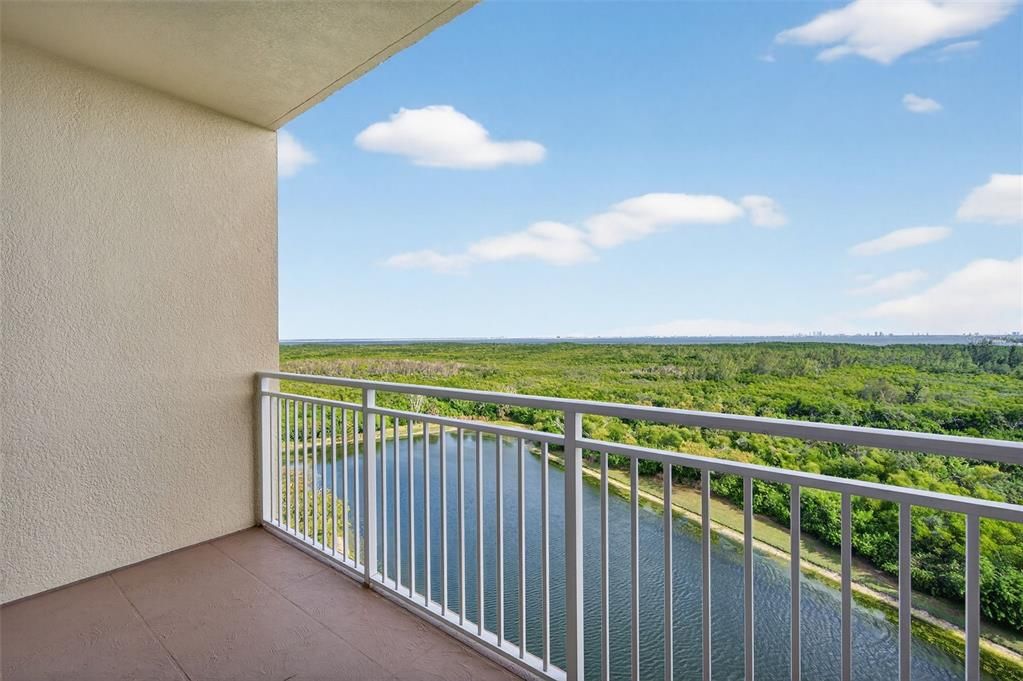 For Sale: $425,000 (2 beds, 2 baths, 1600 Square Feet)