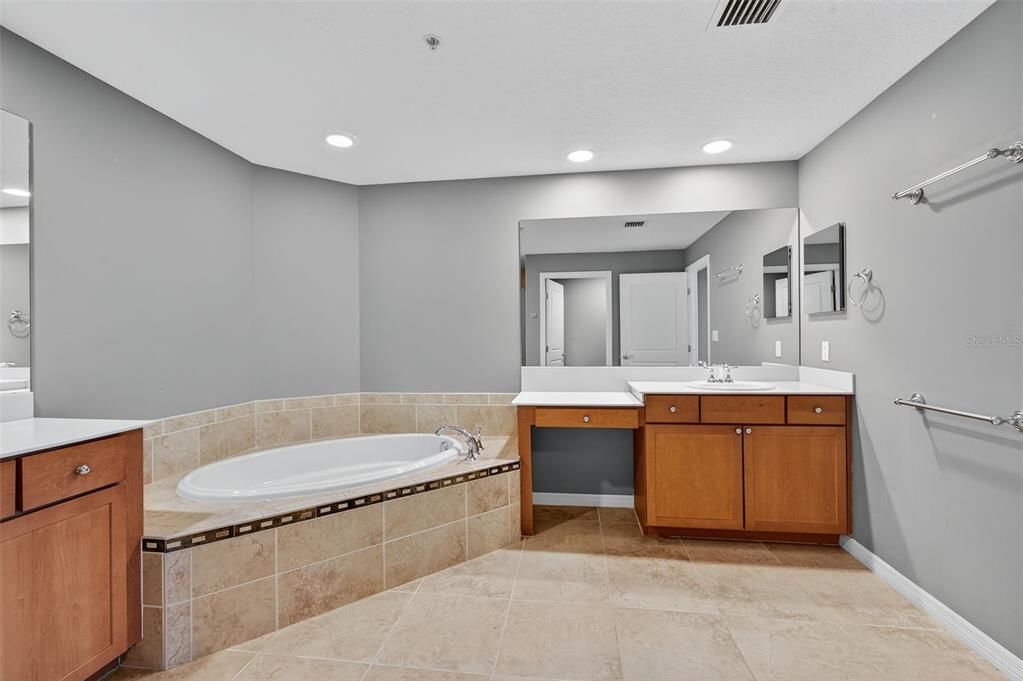 For Sale: $425,000 (2 beds, 2 baths, 1600 Square Feet)