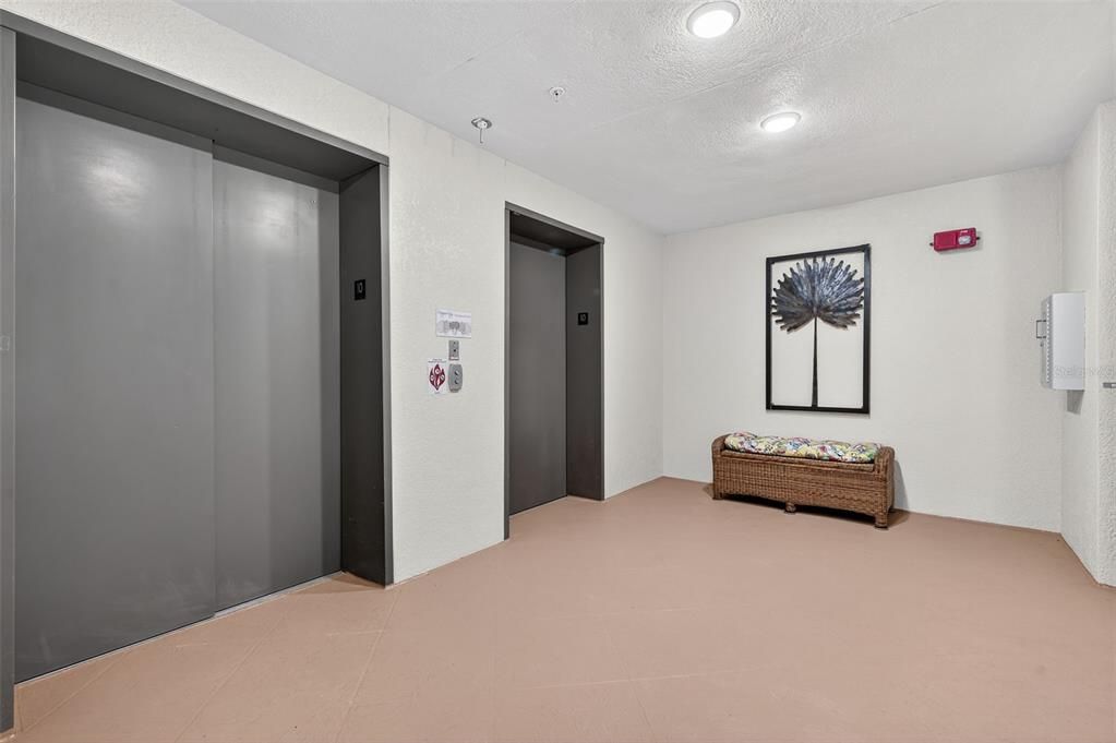 For Sale: $425,000 (2 beds, 2 baths, 1600 Square Feet)