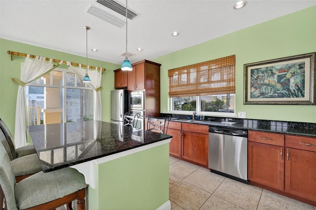 For Sale: $425,000 (2 beds, 2 baths, 1600 Square Feet)