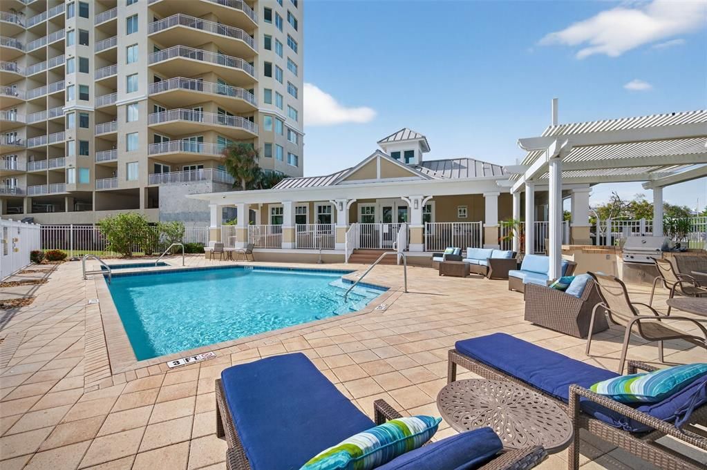 For Sale: $425,000 (2 beds, 2 baths, 1600 Square Feet)