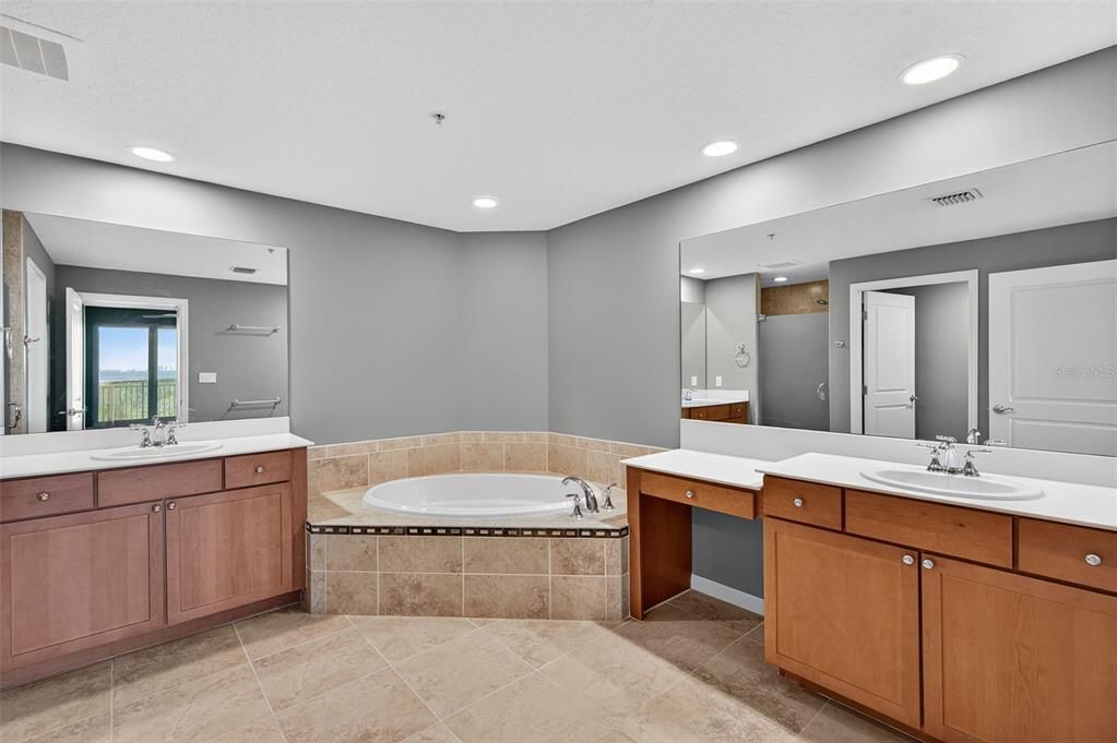 For Sale: $425,000 (2 beds, 2 baths, 1600 Square Feet)