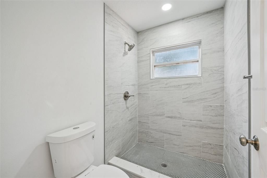 Под контрактом: $234,900 (2 спален, 1 ванн, 720 Квадратных фут)