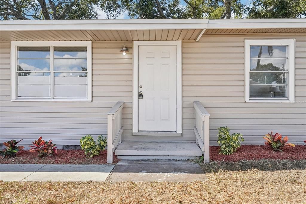 Под контрактом: $234,900 (2 спален, 1 ванн, 720 Квадратных фут)