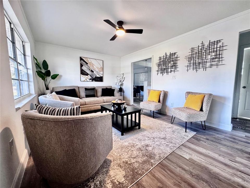 Под контрактом: $234,900 (2 спален, 1 ванн, 720 Квадратных фут)