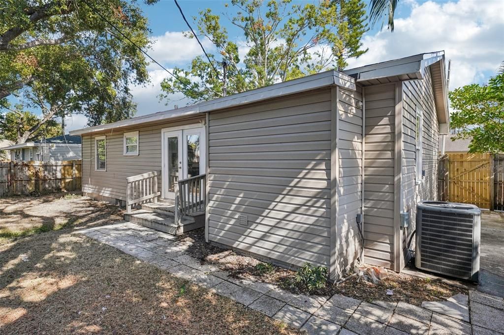 Под контрактом: $234,900 (2 спален, 1 ванн, 720 Квадратных фут)