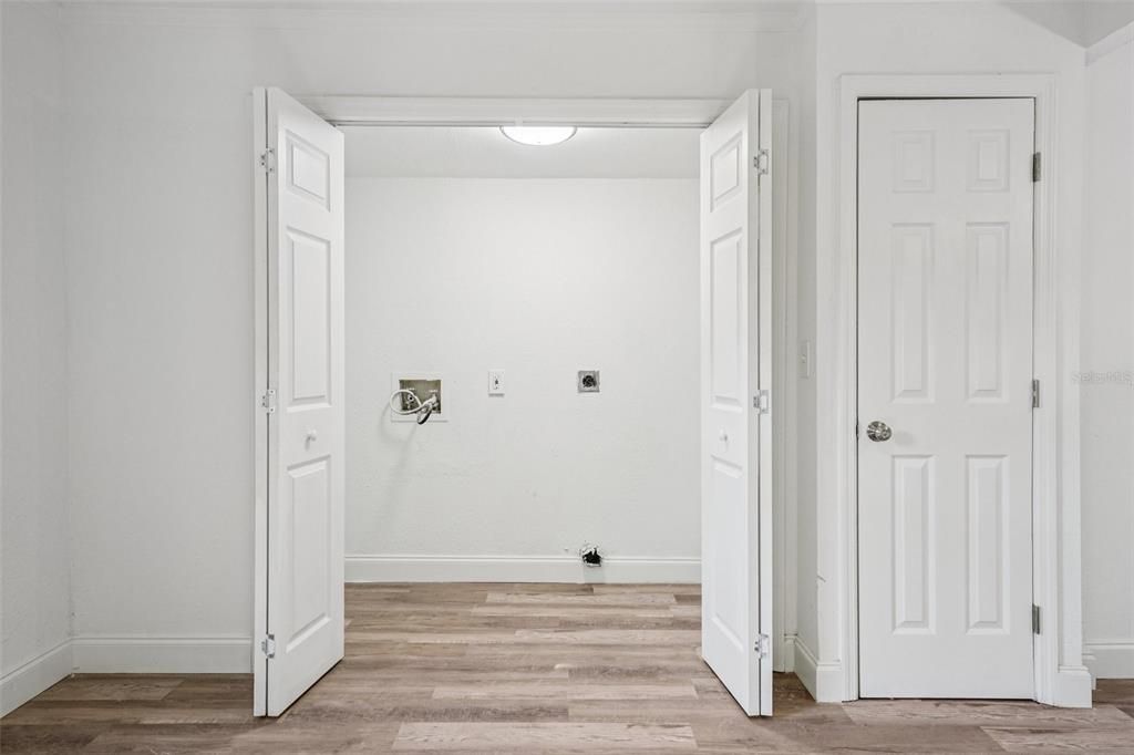 Под контрактом: $234,900 (2 спален, 1 ванн, 720 Квадратных фут)