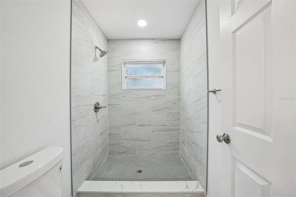 Под контрактом: $234,900 (2 спален, 1 ванн, 720 Квадратных фут)