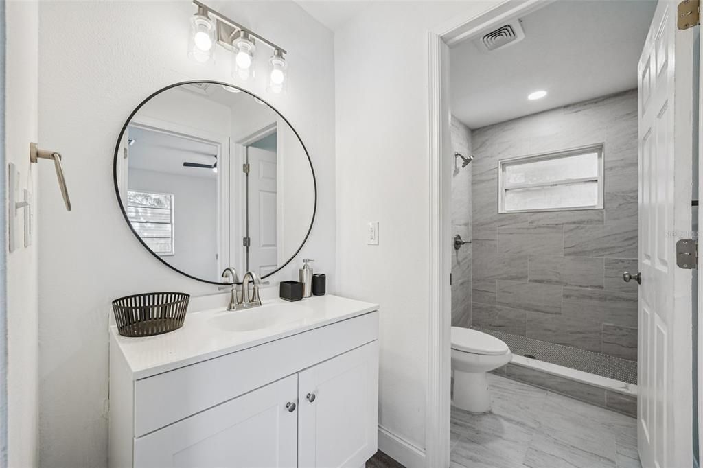 Под контрактом: $234,900 (2 спален, 1 ванн, 720 Квадратных фут)