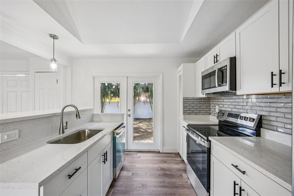 Под контрактом: $234,900 (2 спален, 1 ванн, 720 Квадратных фут)