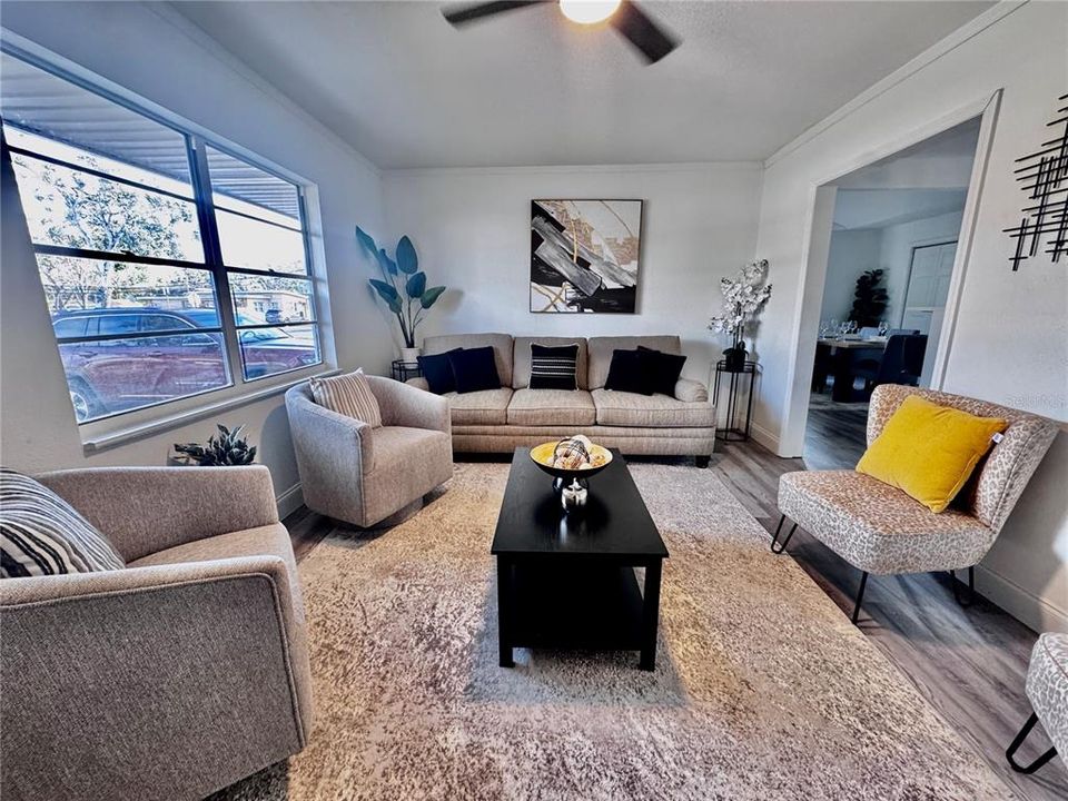 Под контрактом: $234,900 (2 спален, 1 ванн, 720 Квадратных фут)