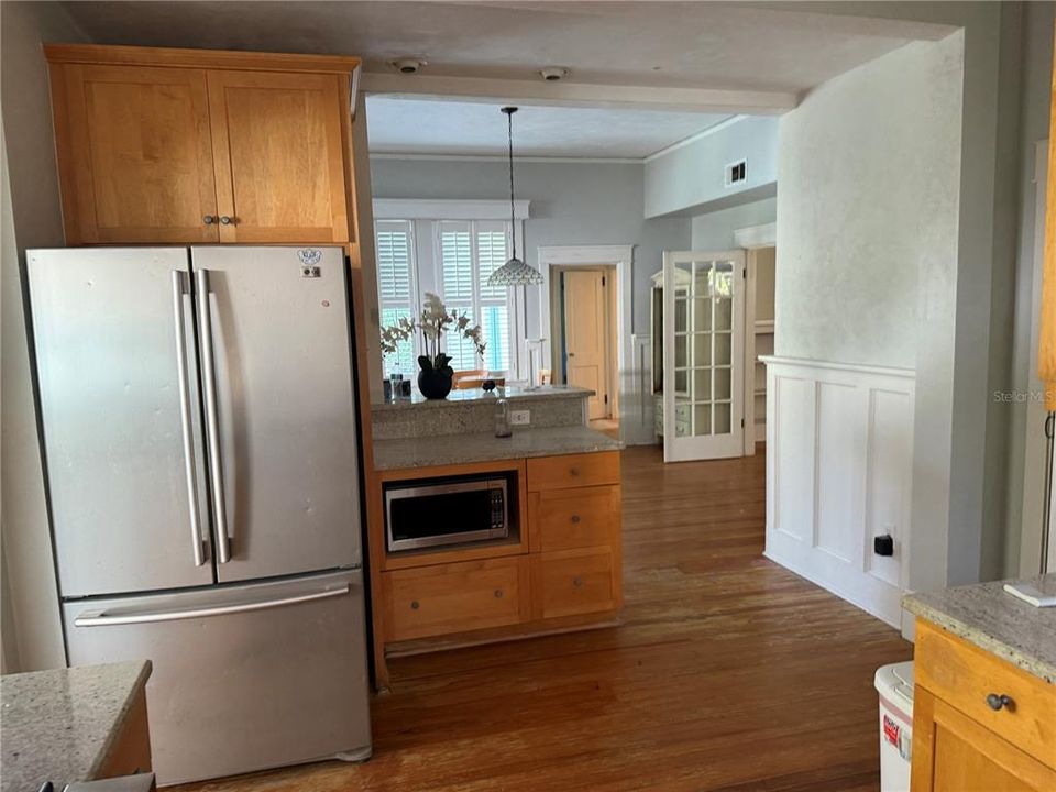 En Venta: $699,000 (5 camas, 2 baños, 2420 Pies cuadrados)