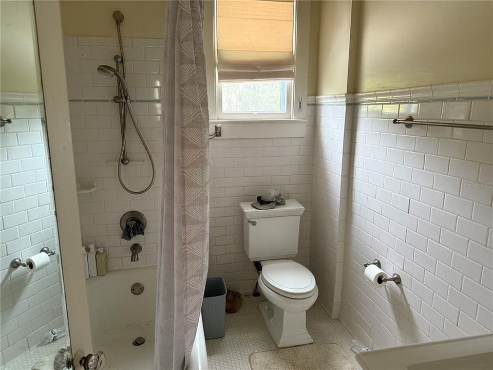 En Venta: $699,000 (5 camas, 2 baños, 2420 Pies cuadrados)