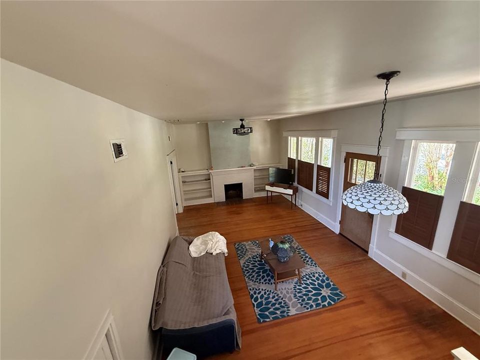 En Venta: $699,000 (5 camas, 2 baños, 2420 Pies cuadrados)