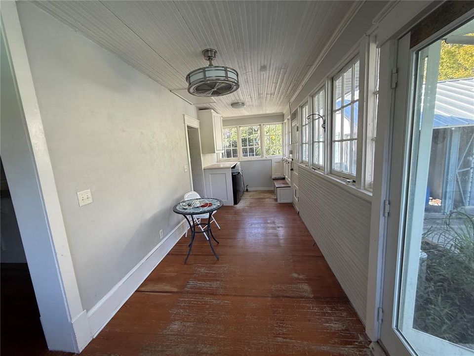 En Venta: $699,000 (5 camas, 2 baños, 2420 Pies cuadrados)