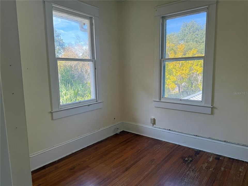 En Venta: $699,000 (5 camas, 2 baños, 2420 Pies cuadrados)