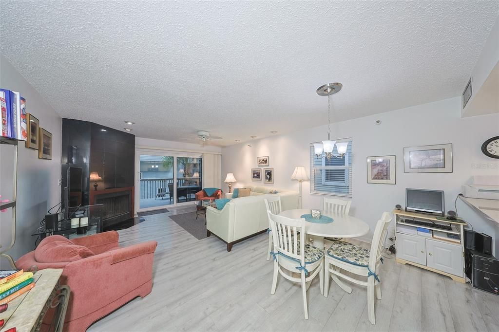 На продажу: $675,000 (2 спален, 2 ванн, 1162 Квадратных фут)