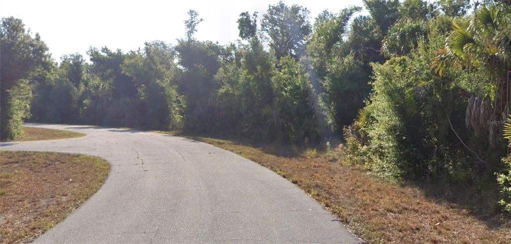 合同活跃: $12,000 (0.24 acres)