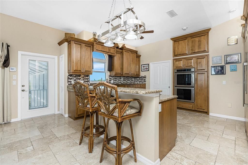 待售: $1,998,000 (3 贝兹, 2 浴室, 2332 平方英尺)