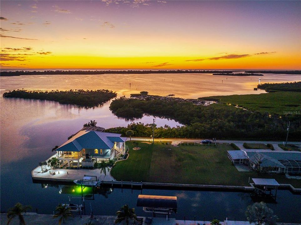 待售: $1,998,000 (3 贝兹, 2 浴室, 2332 平方英尺)